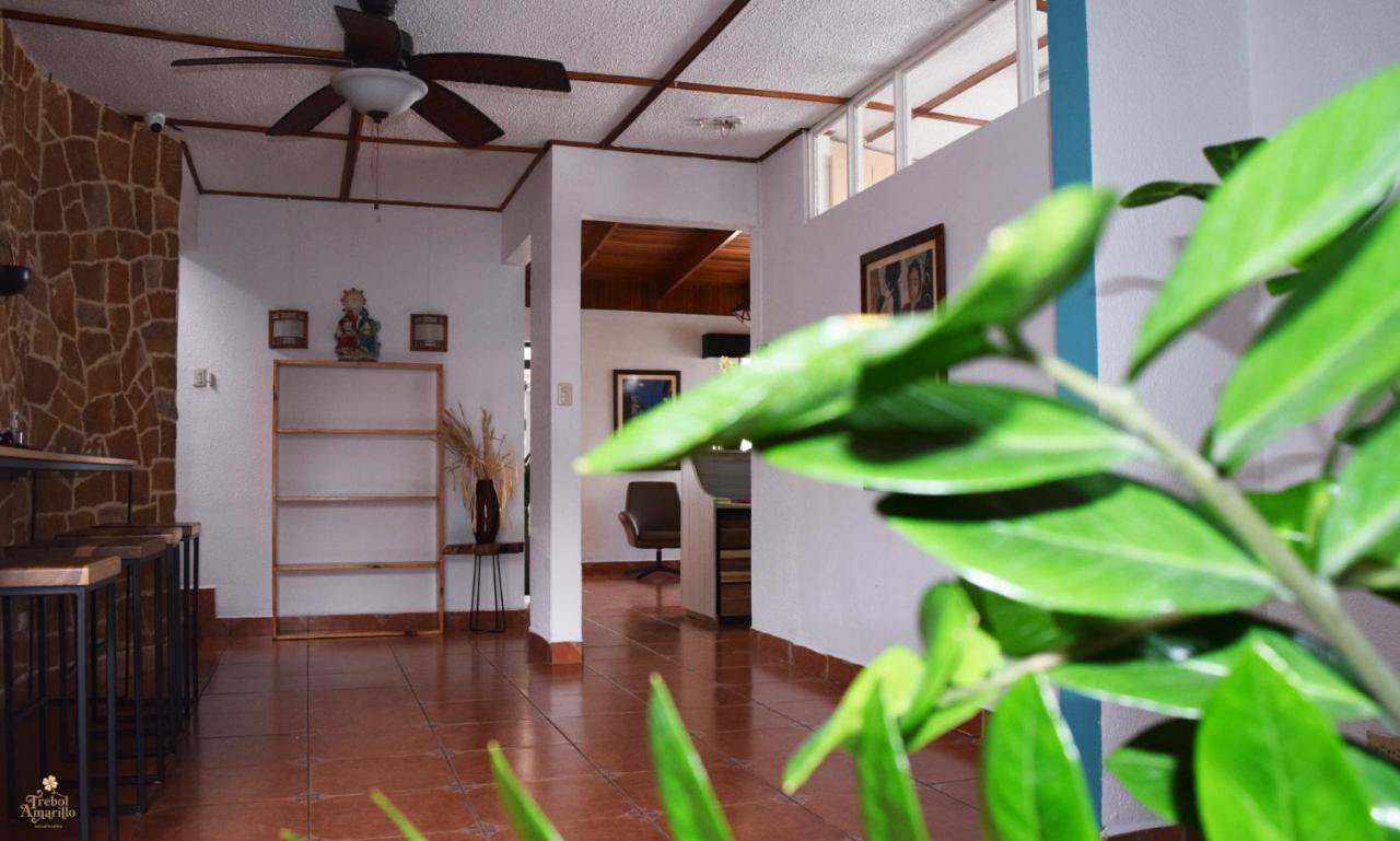 Trebol Amarillo Bed & Breakfast Escazu Exterior photo