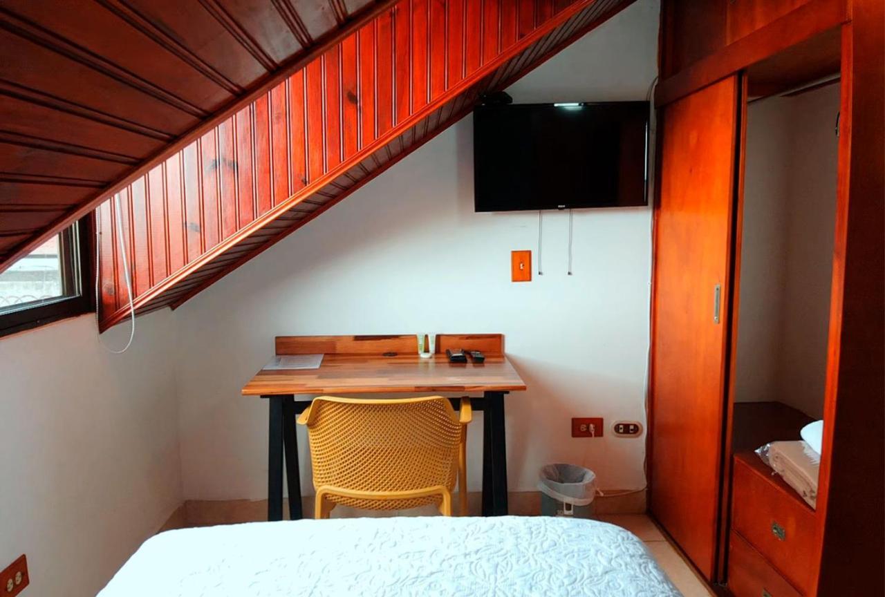 Trebol Amarillo Bed & Breakfast Escazu Exterior photo
