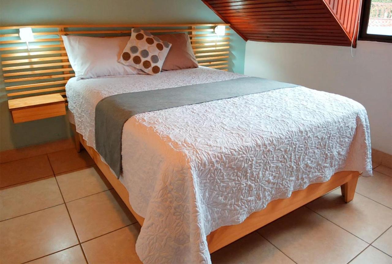 Trebol Amarillo Bed & Breakfast Escazu Exterior photo