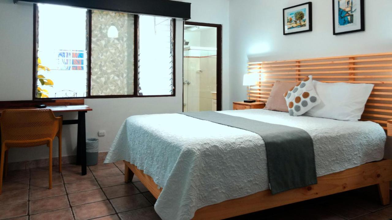 Trebol Amarillo Bed & Breakfast Escazu Exterior photo