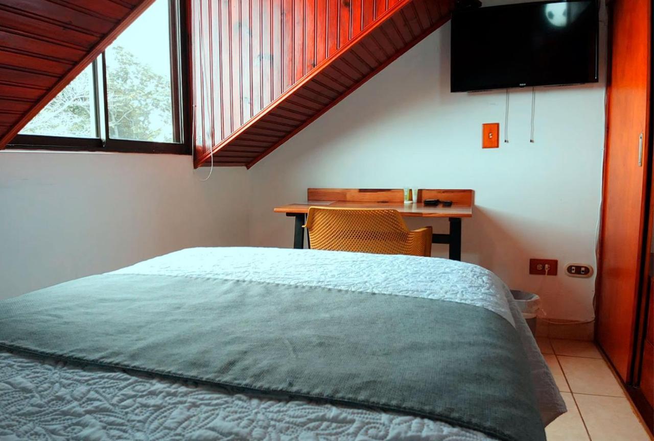 Trebol Amarillo Bed & Breakfast Escazu Exterior photo