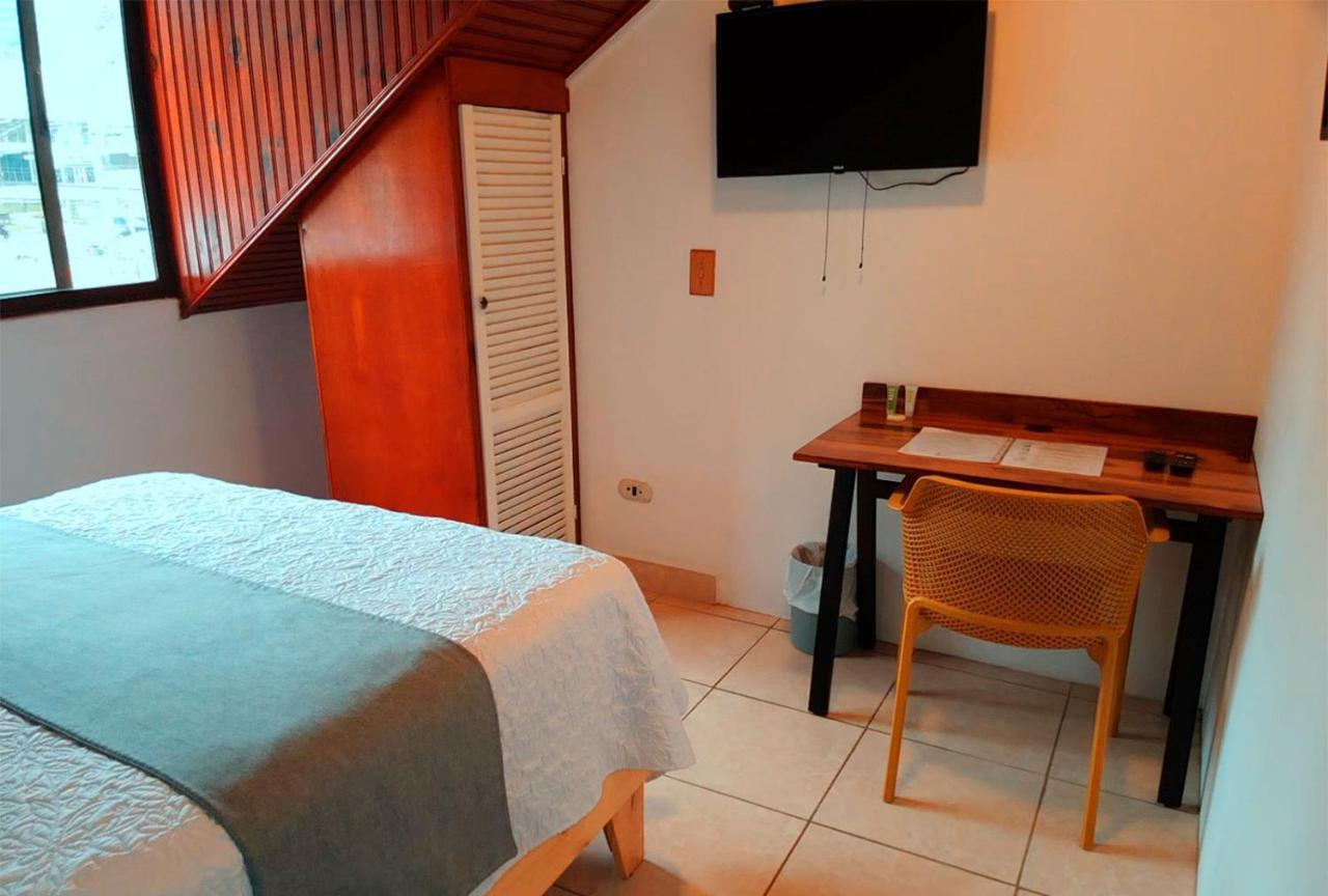 Trebol Amarillo Bed & Breakfast Escazu Exterior photo