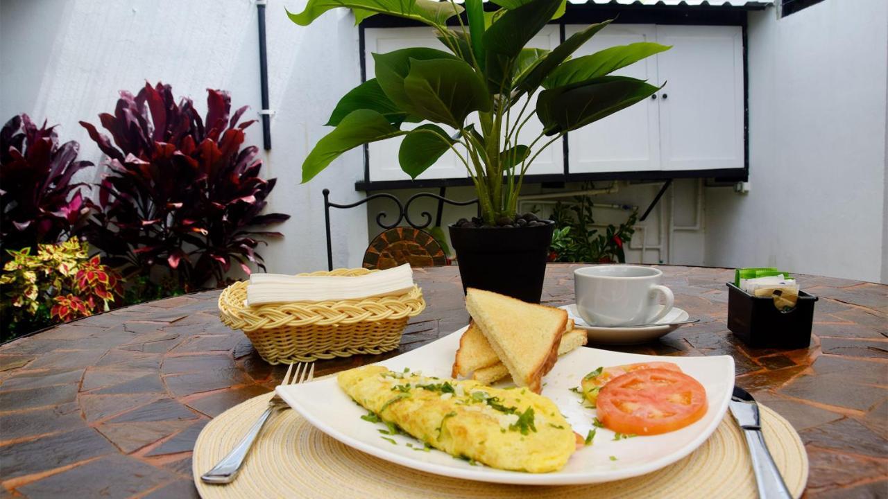 Trebol Amarillo Bed & Breakfast Escazu Exterior photo