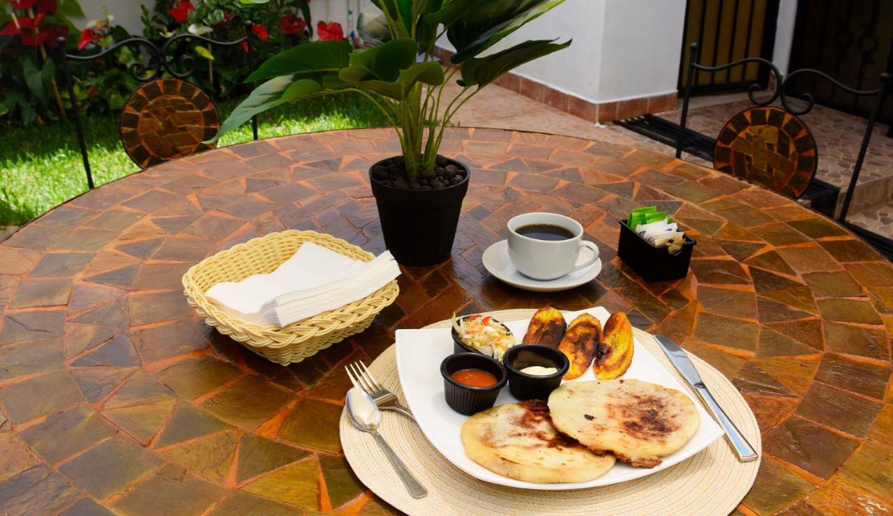 Trebol Amarillo Bed & Breakfast Escazu Exterior photo