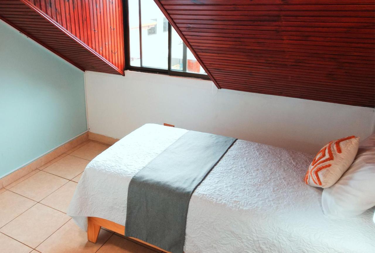 Trebol Amarillo Bed & Breakfast Escazu Exterior photo