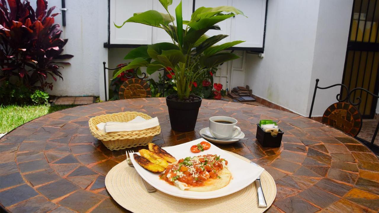 Trebol Amarillo Bed & Breakfast Escazu Exterior photo