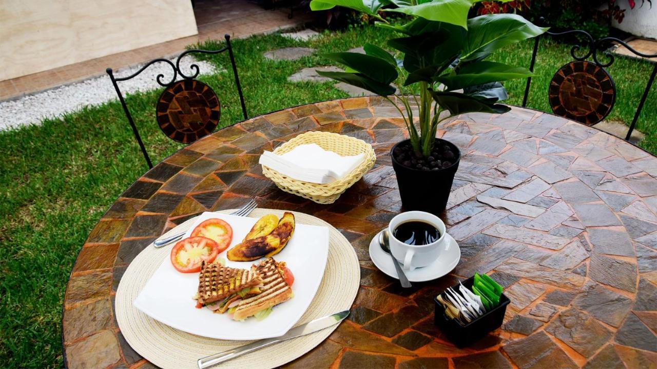 Trebol Amarillo Bed & Breakfast Escazu Exterior photo
