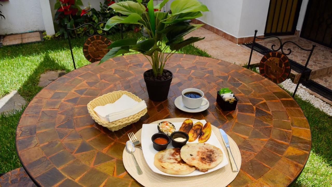 Trebol Amarillo Bed & Breakfast Escazu Exterior photo